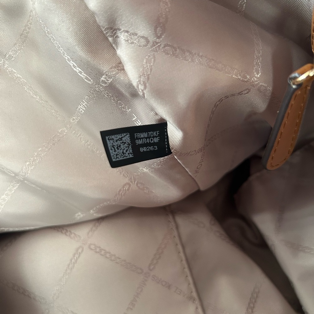 Michael Kors Bedford Patterned Duffel Bag - Picture 9 of 12